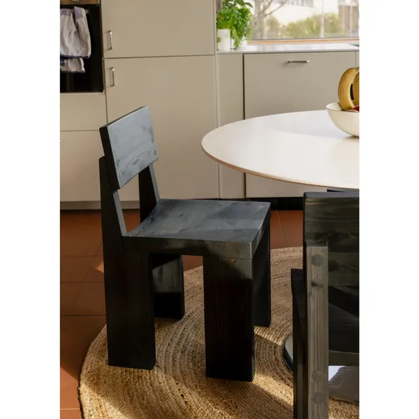 001 Ruokailutuoli Black Pine