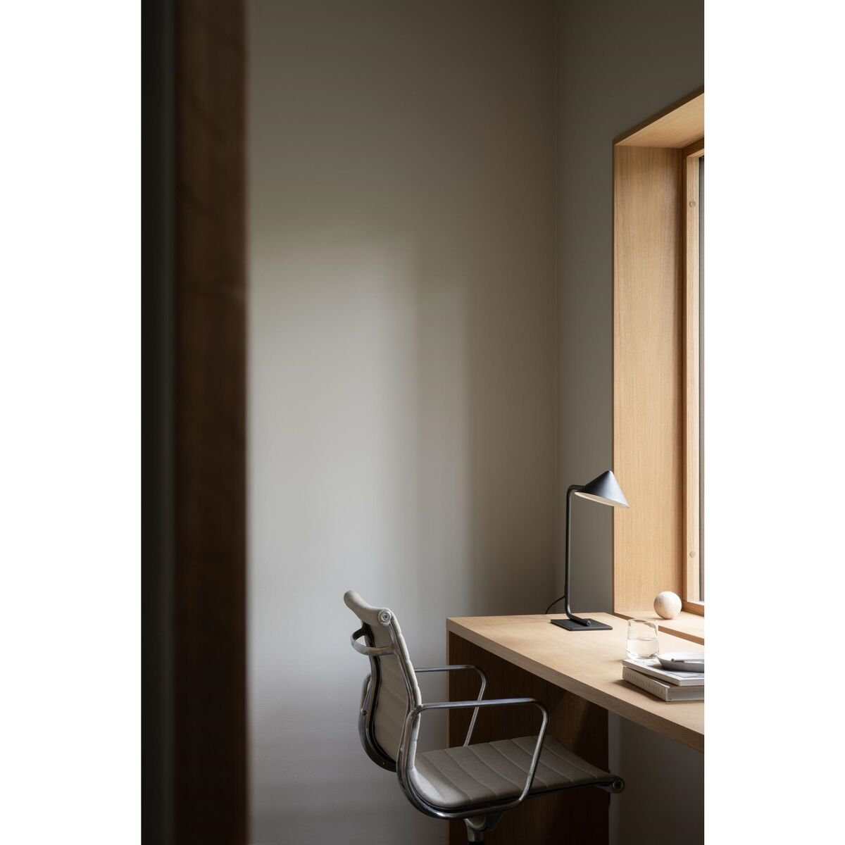 Kuro Table Lamp Black