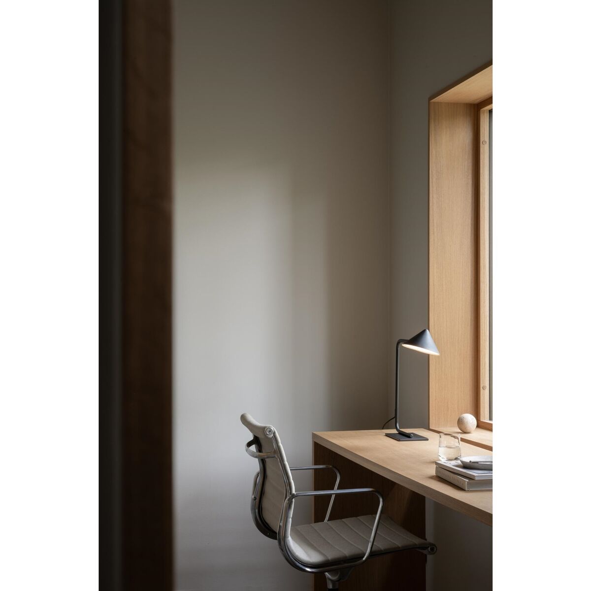 Kuro Table Lamp Black
