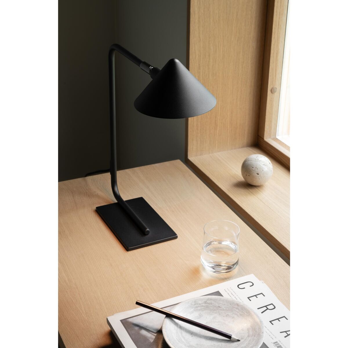 Kuro Table Lamp Black