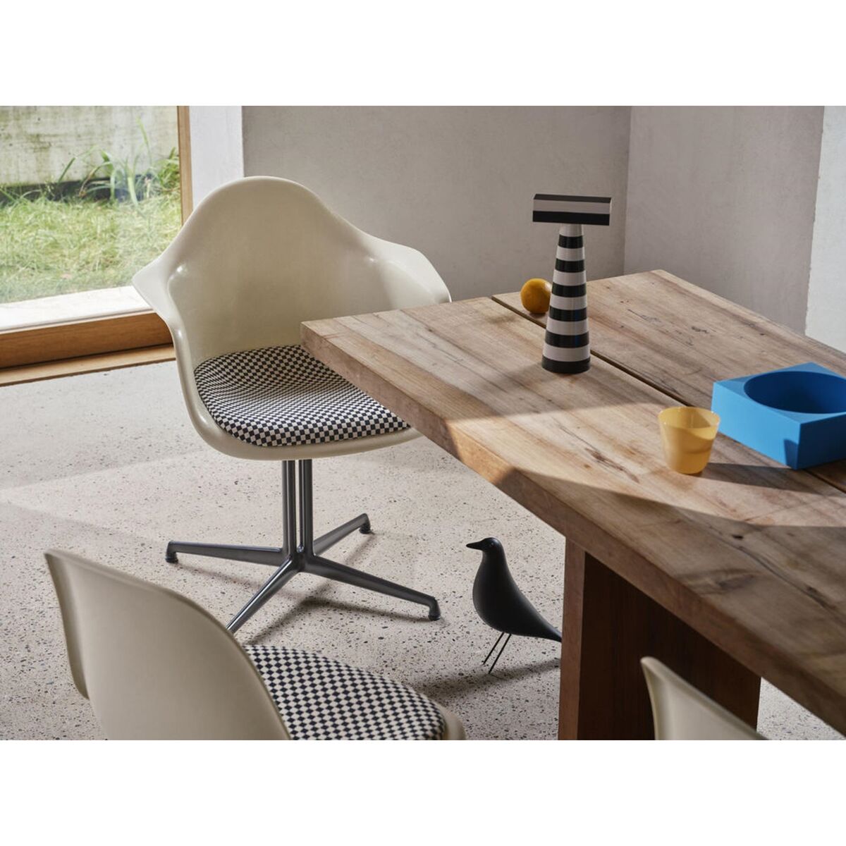 Eames Fiberglass DAL Dining Chair With Seat Cushion Elephant Hide Grey/Checker/Smooth Basic Dark