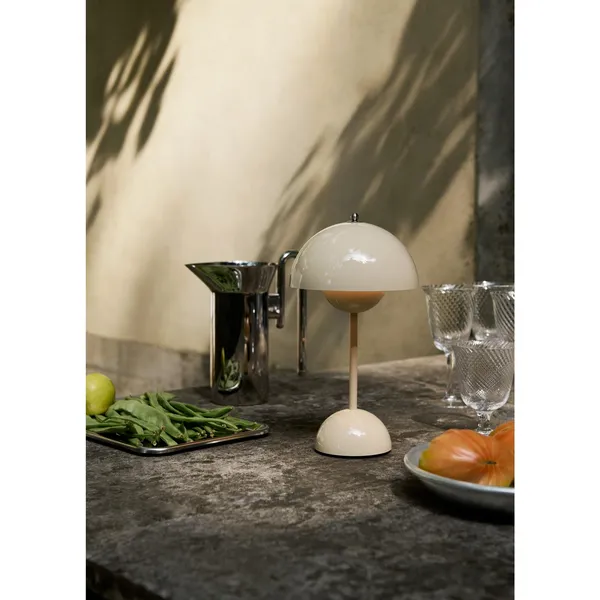 Flowerpot VP9 Transportabel Lampe Ivory