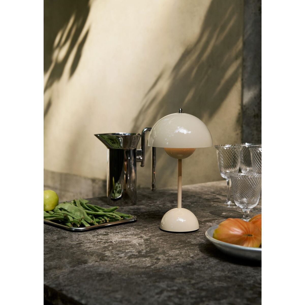 Flowerpot VP9 Tragbare Lampe Elfenbein