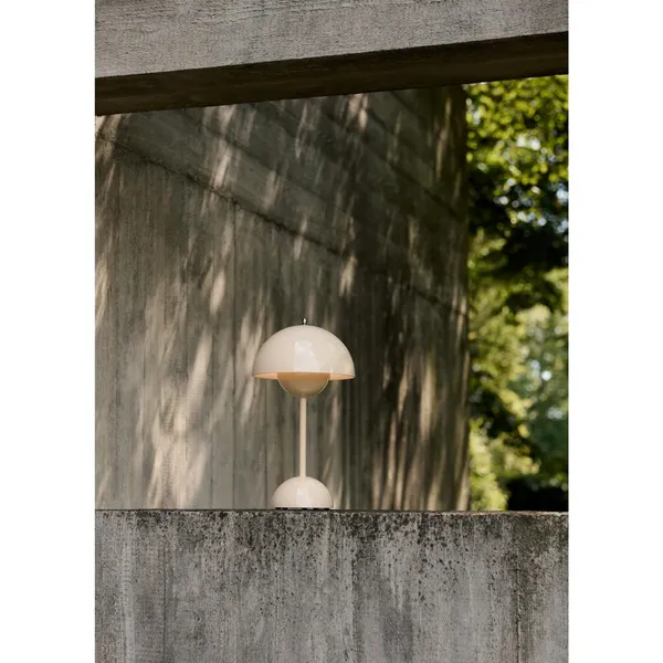 Flowerpot VP9 Transportabel Lampe Ivory