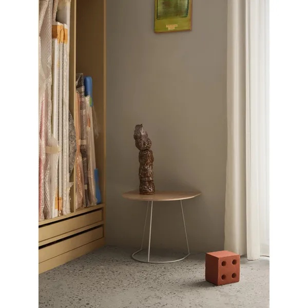 Airy Coffee Table Half Size Lacquered Oak/ Off White
