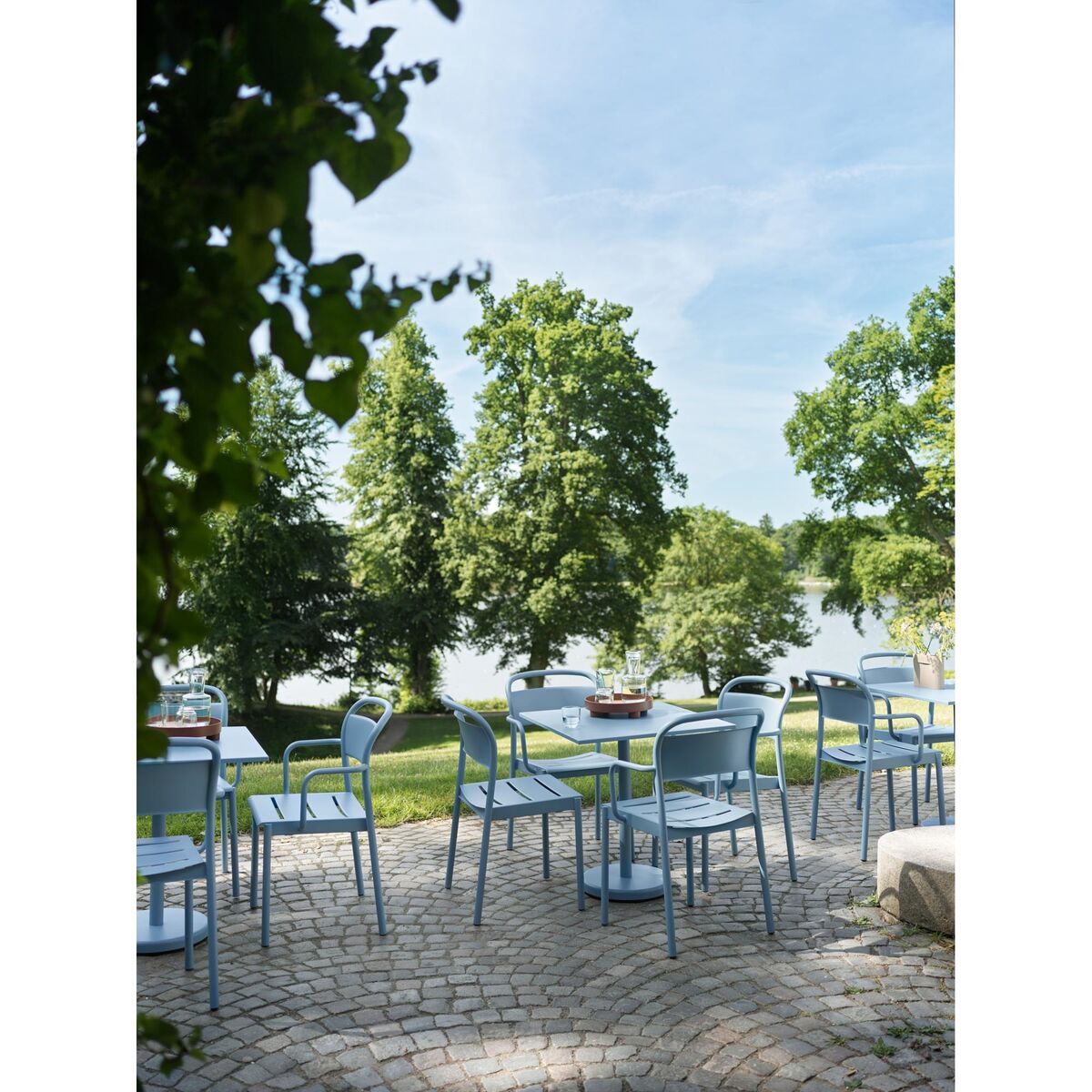 Linear Stahl-Café-Gartentisch 73x70 cm Taupe
