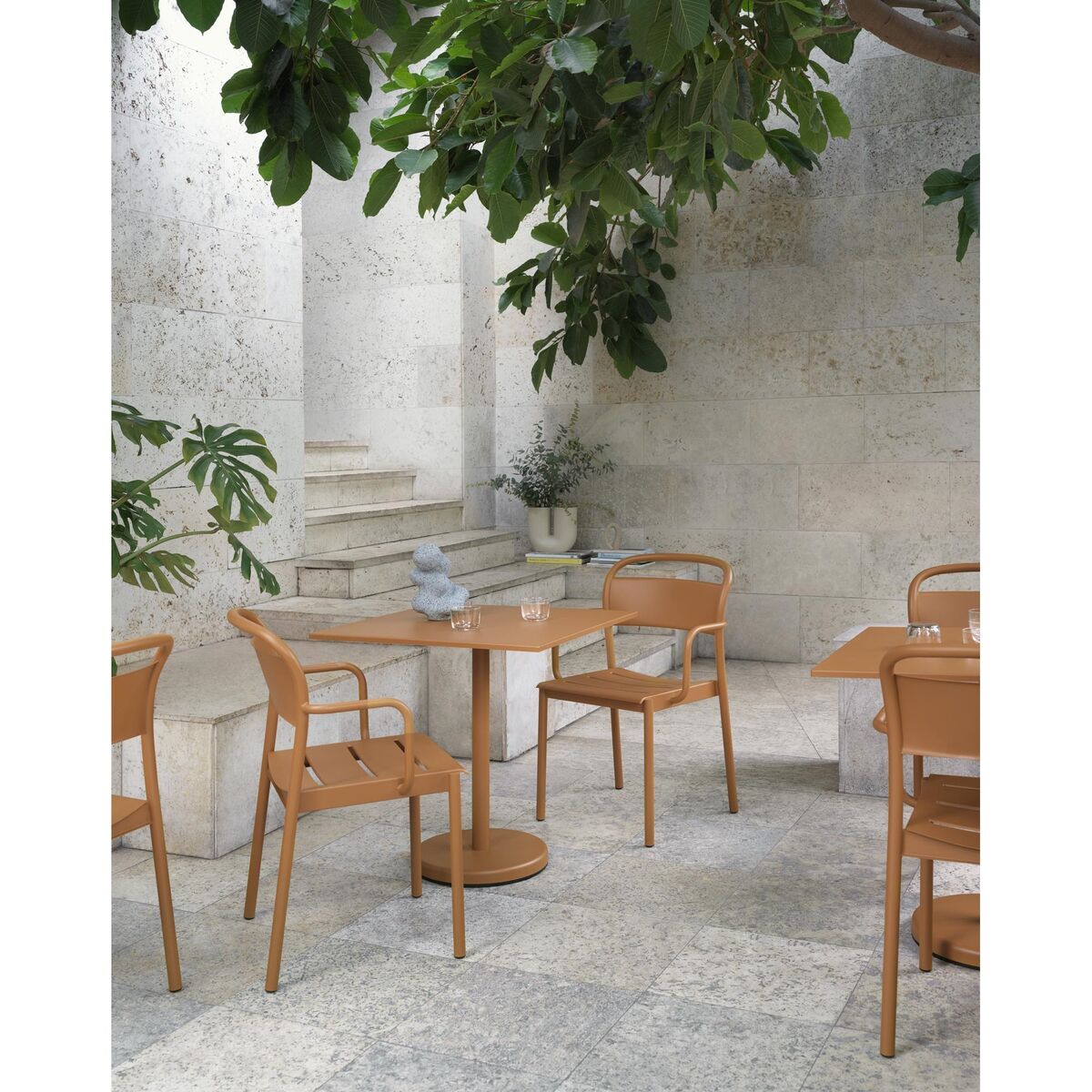 Linear Stahl-Café-Gartentisch 73x70 cm Taupe