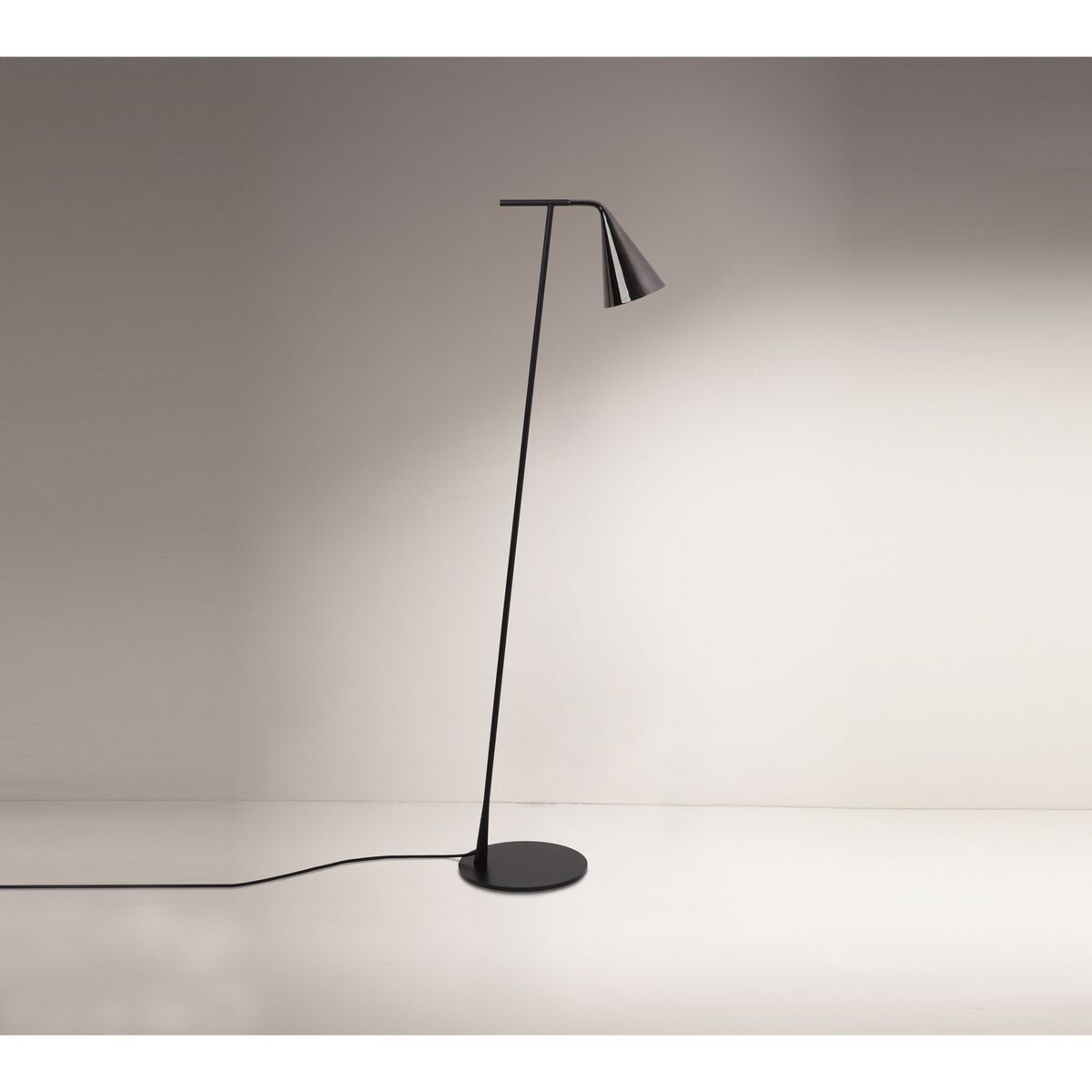 Gordon 561.61 Floor Lamp Matt Black