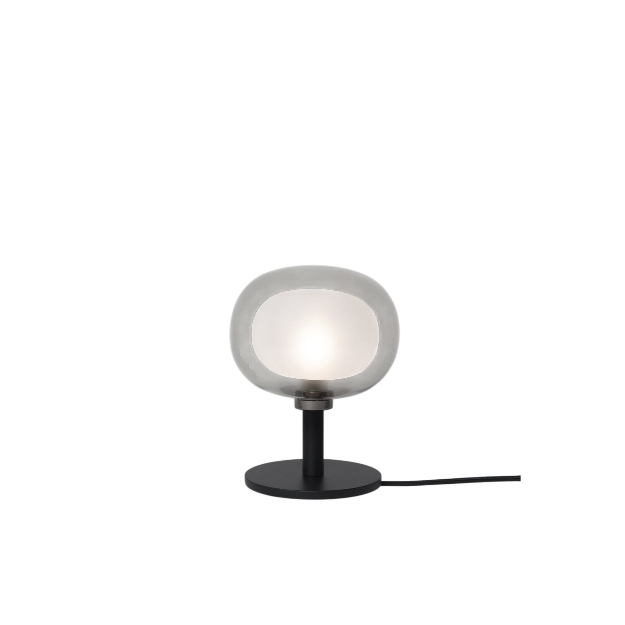 Nabila 552.32L Bordslampa Svart/ Svart Krom/ R&ouml;kf&auml;rgat Glas