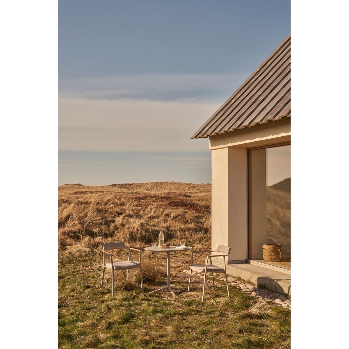 717 Open-Air Café Table Light Gray/ Aluminum