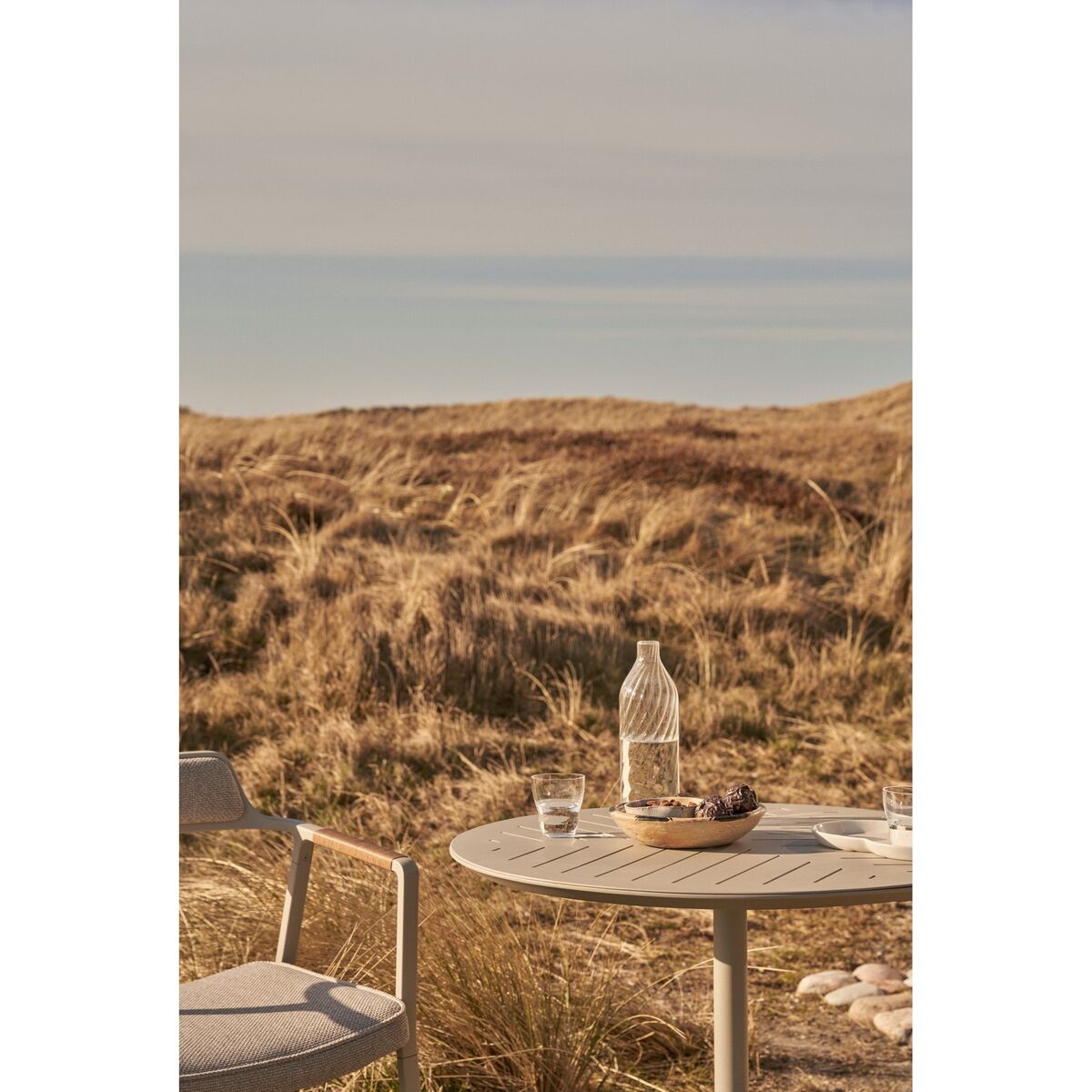 717 Open-Air Café Table Light Gray/ Aluminum