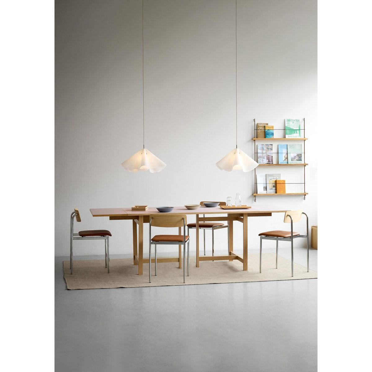 Sinuate Pendant Medium White/Stainless Steel