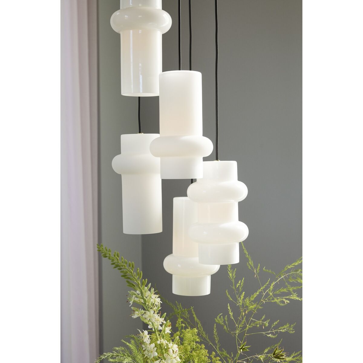 Pilule Double Pendant Shiny White