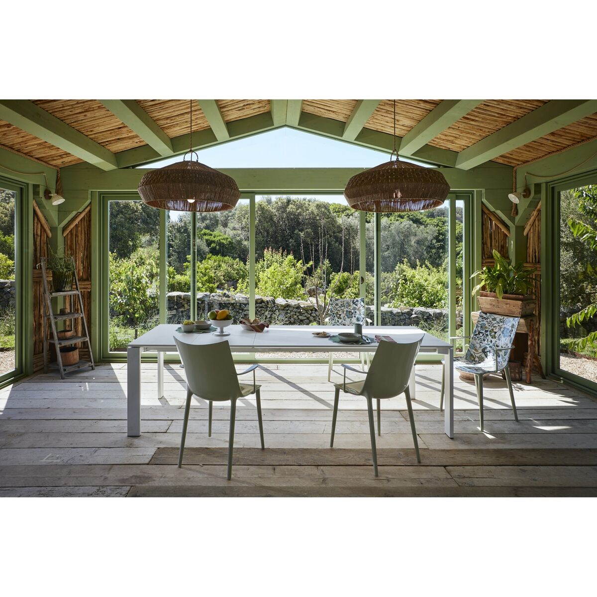 FOUR EXTENDABLE Dining Table Black