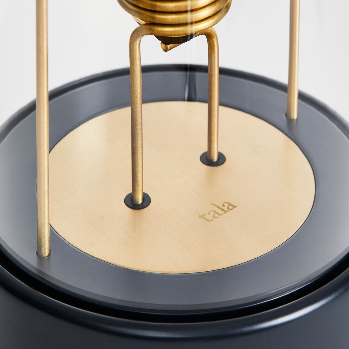 The Muse 2.0 Portable Lamp Hackles Black