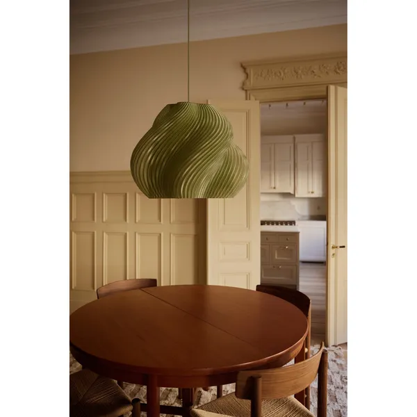 Crème Atelier Soft Serve Mega- Pendelleuchte Olive/ Chrom