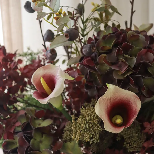 Muse Bouquet Burgundy