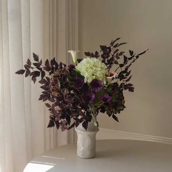 Wild Noir Bouquet Burgundy