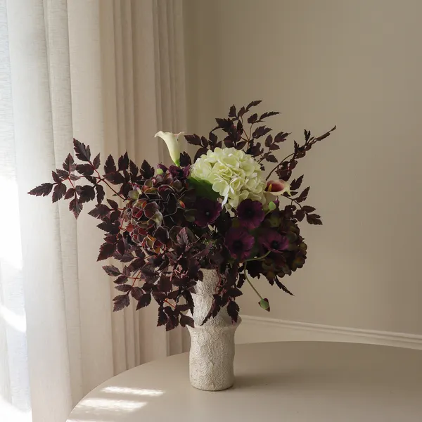 Wild Noir Bouquet Burgundy