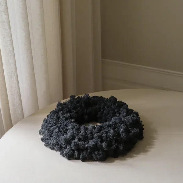 Moss Wreath Black