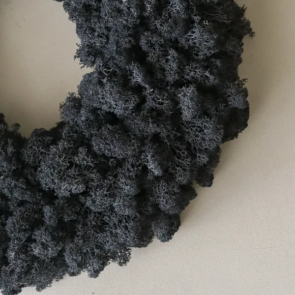 Moss Wreath Black