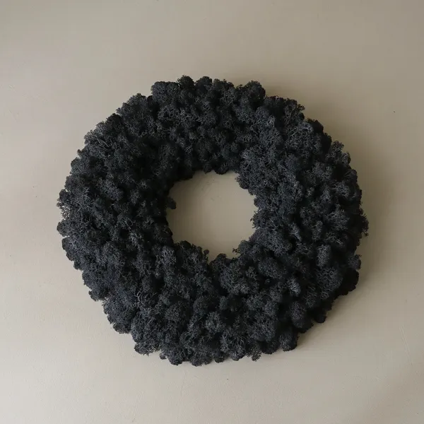 Moss Wreath Black