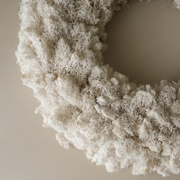 Moss Wreath White