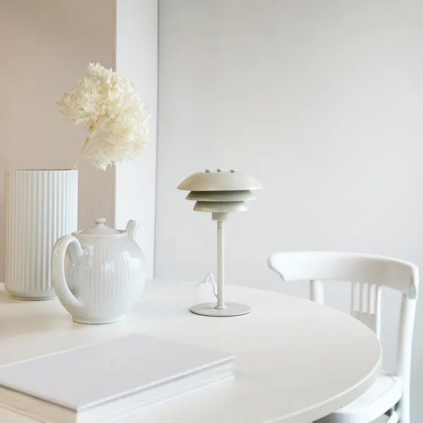 Sixteen Bordlampe Perlehvid
