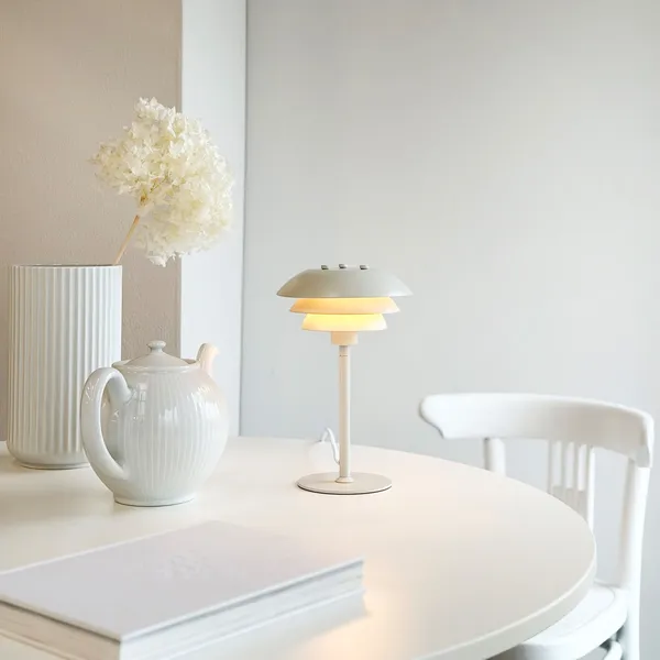 Sixteen Bordlampe Perlehvid