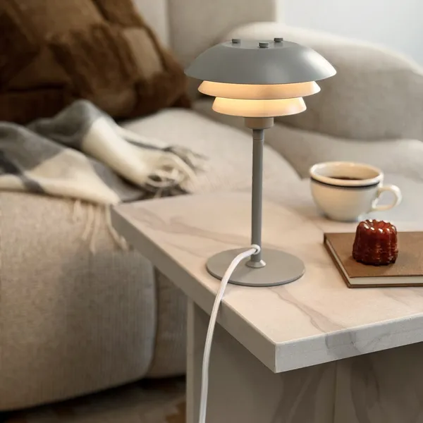 Sixteen Bordlampe Grå