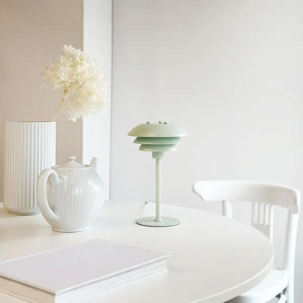 Sixteen Bordlampe Mint