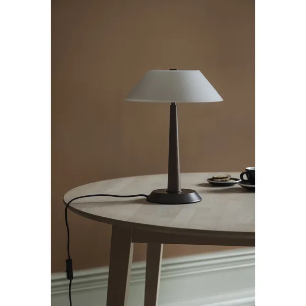 Ligna 29 Tischlampe Braun gebeizte Eiche/Bronze