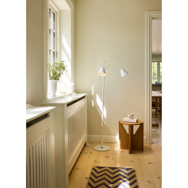 Hygge gulvlampe med 2 arme, hvid