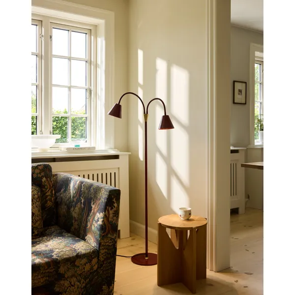 Hygge gulvlampe med 2 arme Merlot
