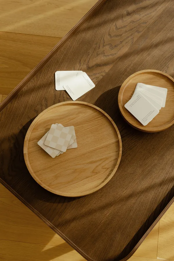 Elevate Tray Medium Oak