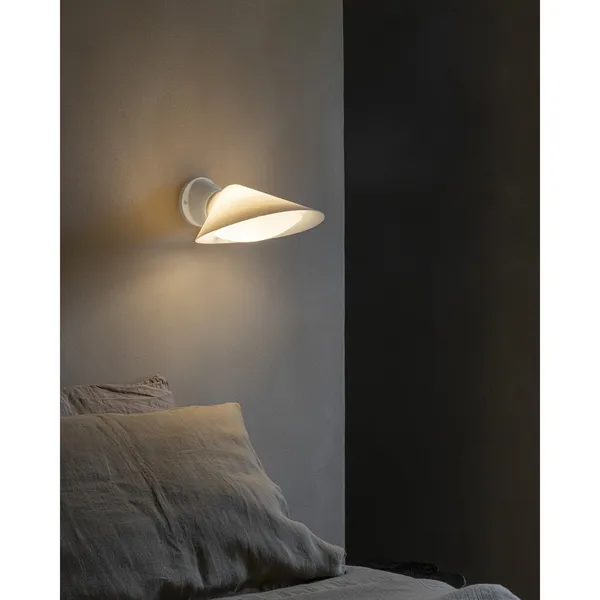 DCWéditions Plume blanco mate/policarbonato IP44 – Aplique de pared — imagen 5