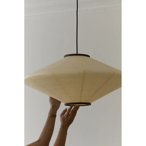 Mori Diamond Pendant Ø52 Walnut/Off-white
