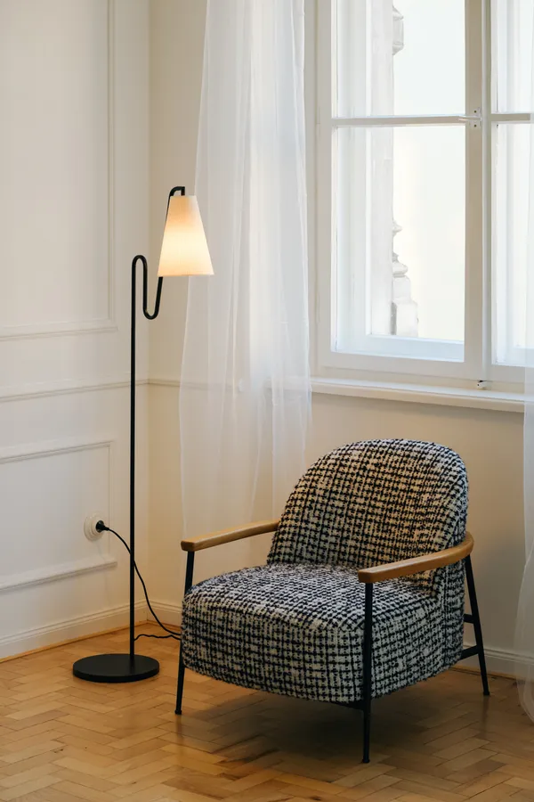 Lou podna lampa Exclusive x Andrea Glad, bijeli bukle/crna