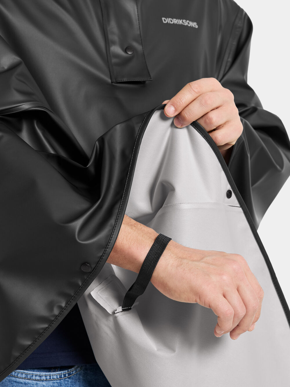 Alto Unisex Poncho Black
