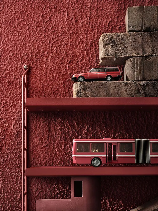String Pocket Hylla Metall Oxtorgsröd