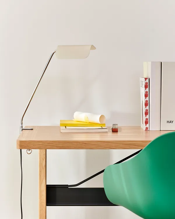 Apex Työpöytävalaisin Kiinnikkeellä Oyster White