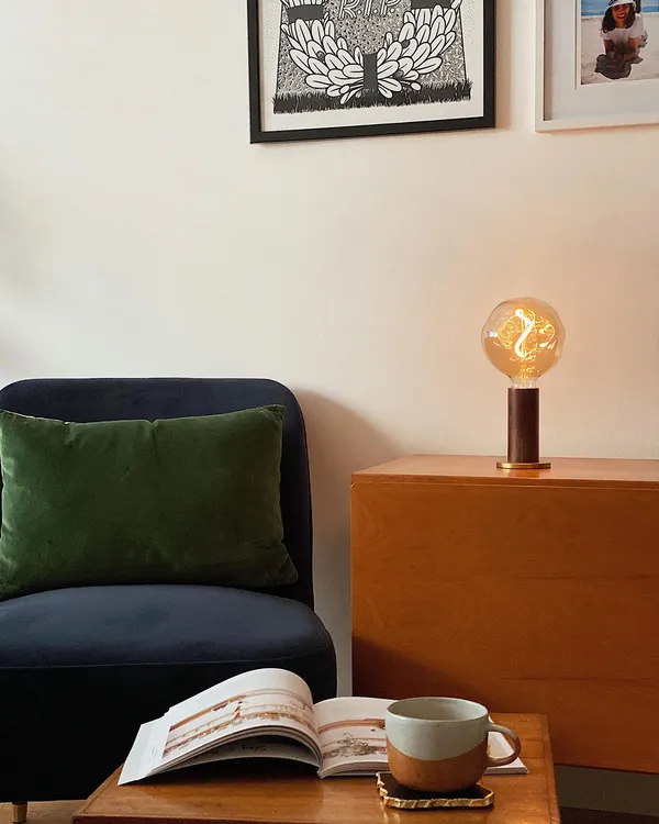 Knuckle Bordslampa Med Voronoi-I Ljuskälla Valnöt