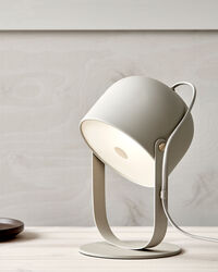 Svejk 18 Bordlampe Beige/Messing