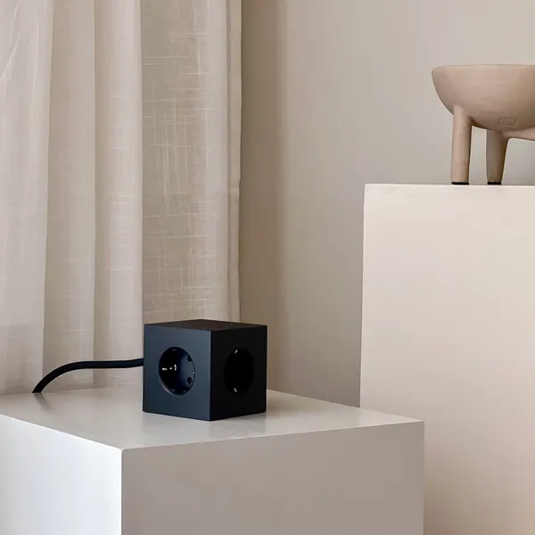 Square 1 Forlængerledning med USB-C / Magnet 18 m Stockholm Black