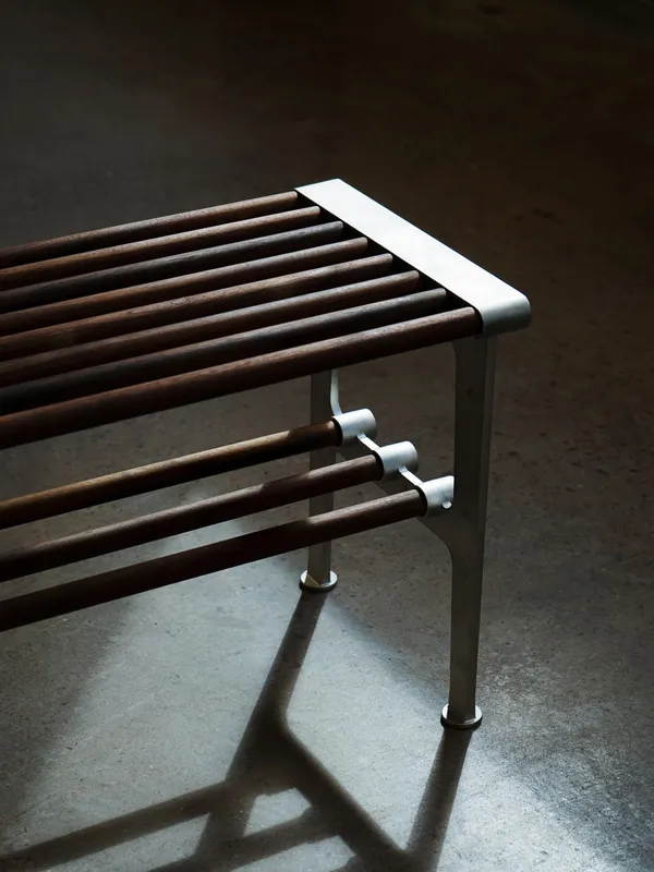 Nostalgi Bänk 100 cm Valnöt / Aluminium