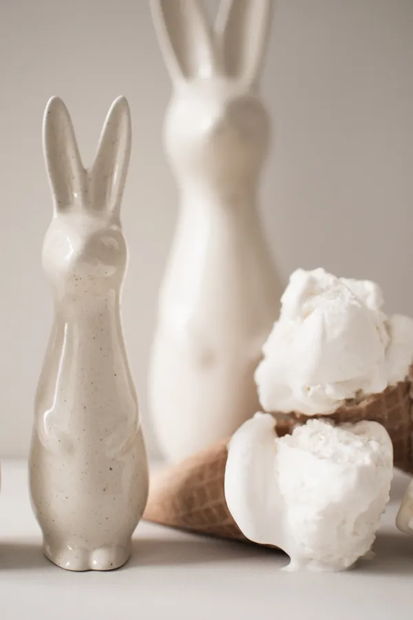 Swedish Rabbit Dekorasjon 27 cm Vanilje