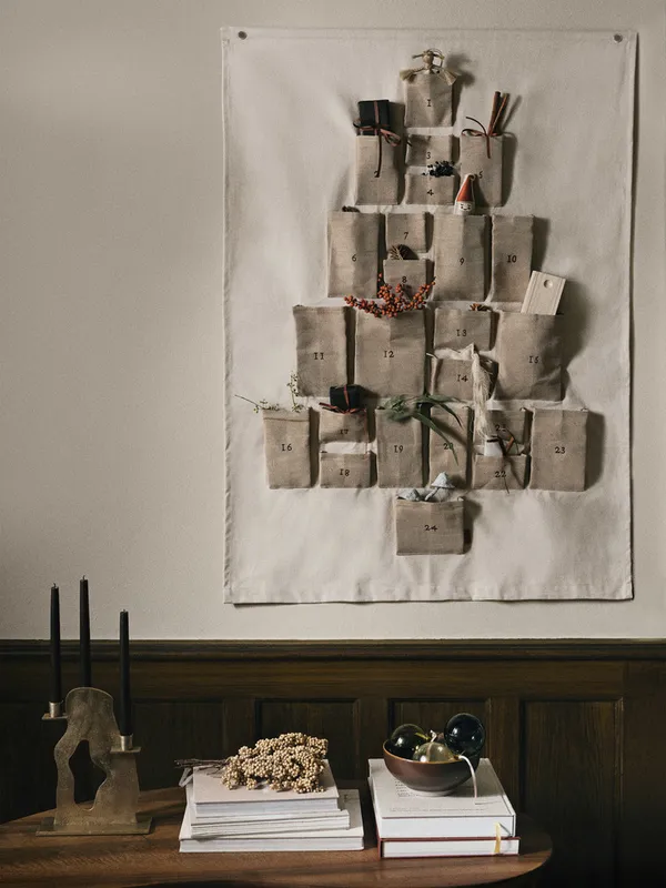 Pine Adventskalender Natur 90x125 cm