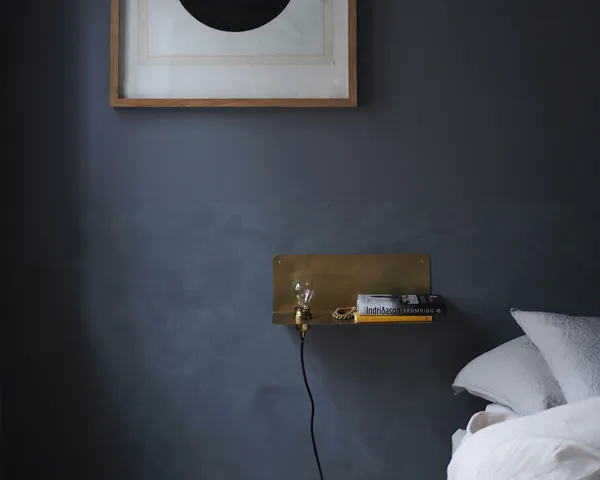 90° Væglampe med Hylde Messing