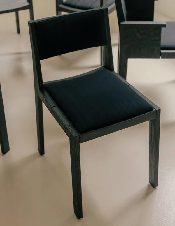 016 Maasto Spisestol Helkledd Sort