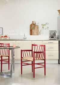 J81 Lepotuoli Ruby Red